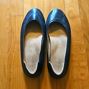 brand: naturalizer, size 9 1/2, black color